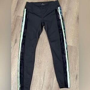 Women’s Athleta Medium Leggings Pocket Running Yoga Color Accent Classic